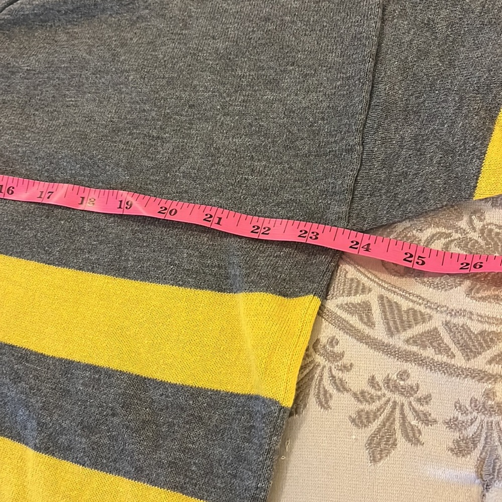 Lane Bryant, Gray and yellow 3/4 sleeve sweater, size 14 - Picture 9 of 11
